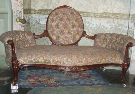 Smee settee