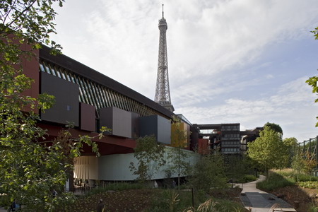 Musee du quai Branly exterior with garden