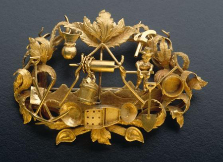 8 centimetre wide brooch