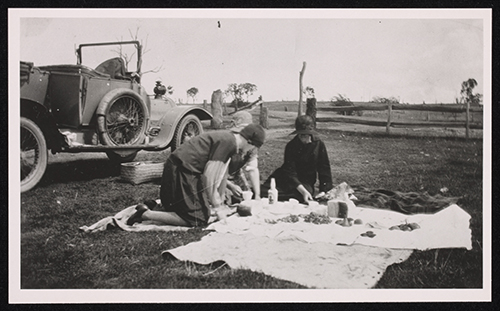 The Osborne family picnicking with the Delaunay Belleville, about 1918