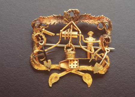 5 centimetre wide brooch
