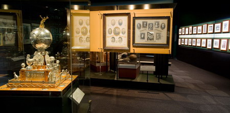 League of legends_trophy and photo wall